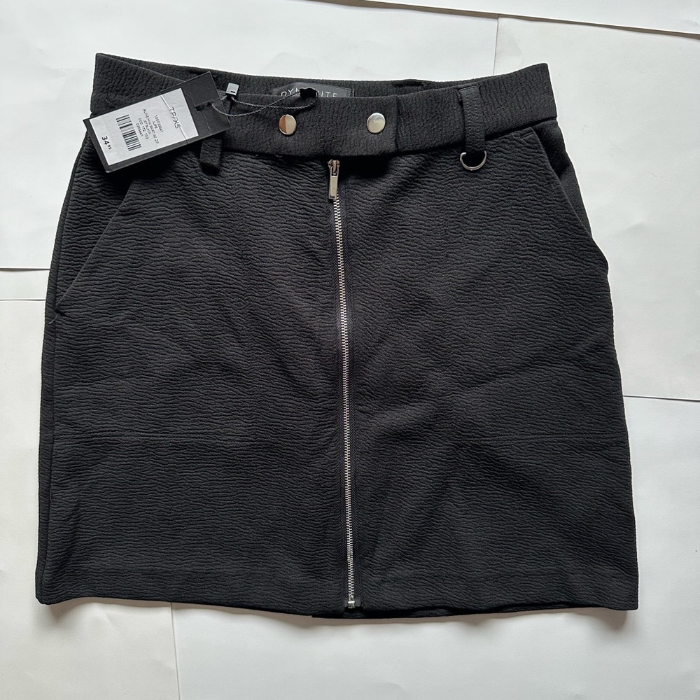 BNWT Dynamite mini skirt with pockets in size XS